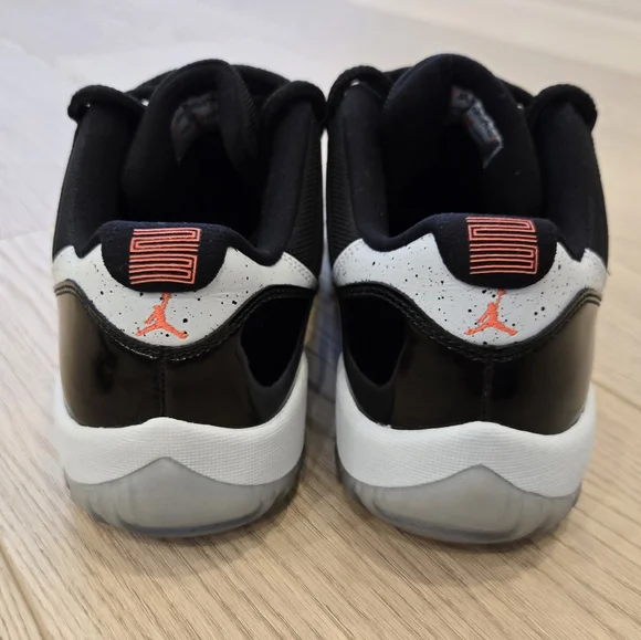 Jordan 11 Low "Infrared" - Picture 2 of 7